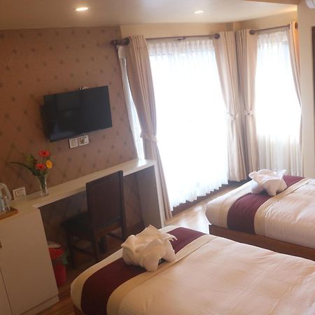 Hotel Family Ties Pvt. Ltd. カトマンズ エクステリア 写真