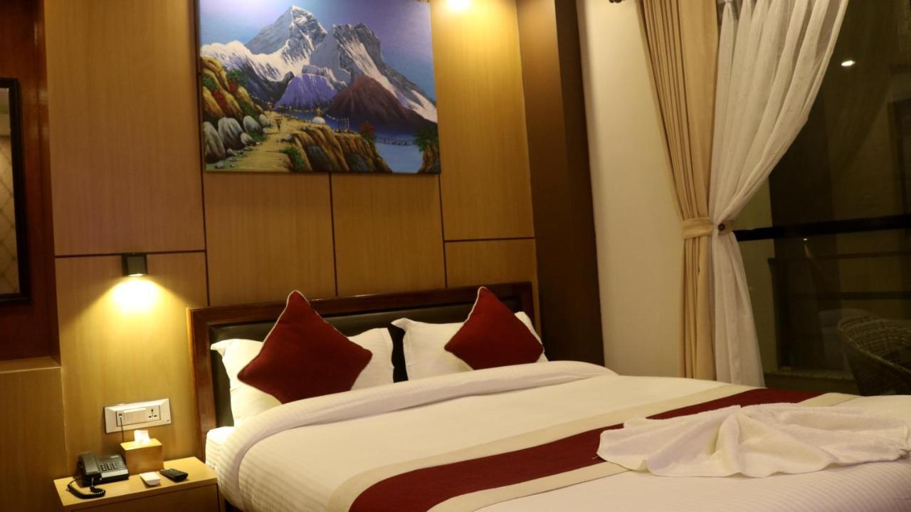 Hotel Family Ties Pvt. Ltd. カトマンズ エクステリア 写真