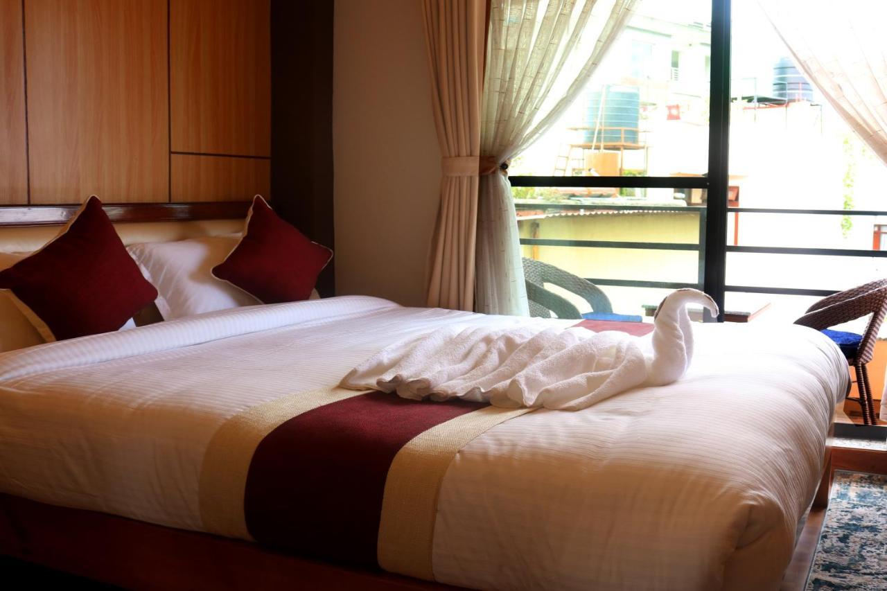 Hotel Family Ties Pvt. Ltd. カトマンズ エクステリア 写真