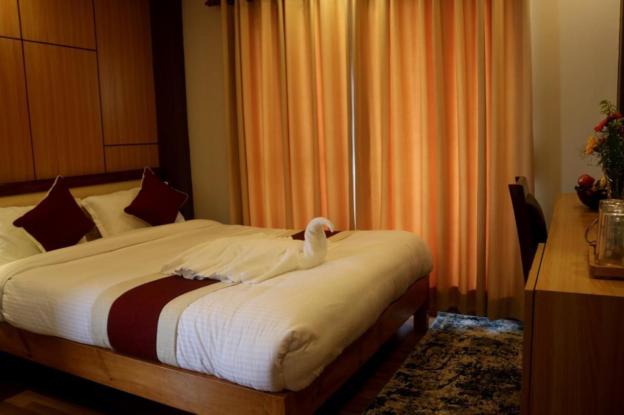 Hotel Family Ties Pvt. Ltd. カトマンズ エクステリア 写真