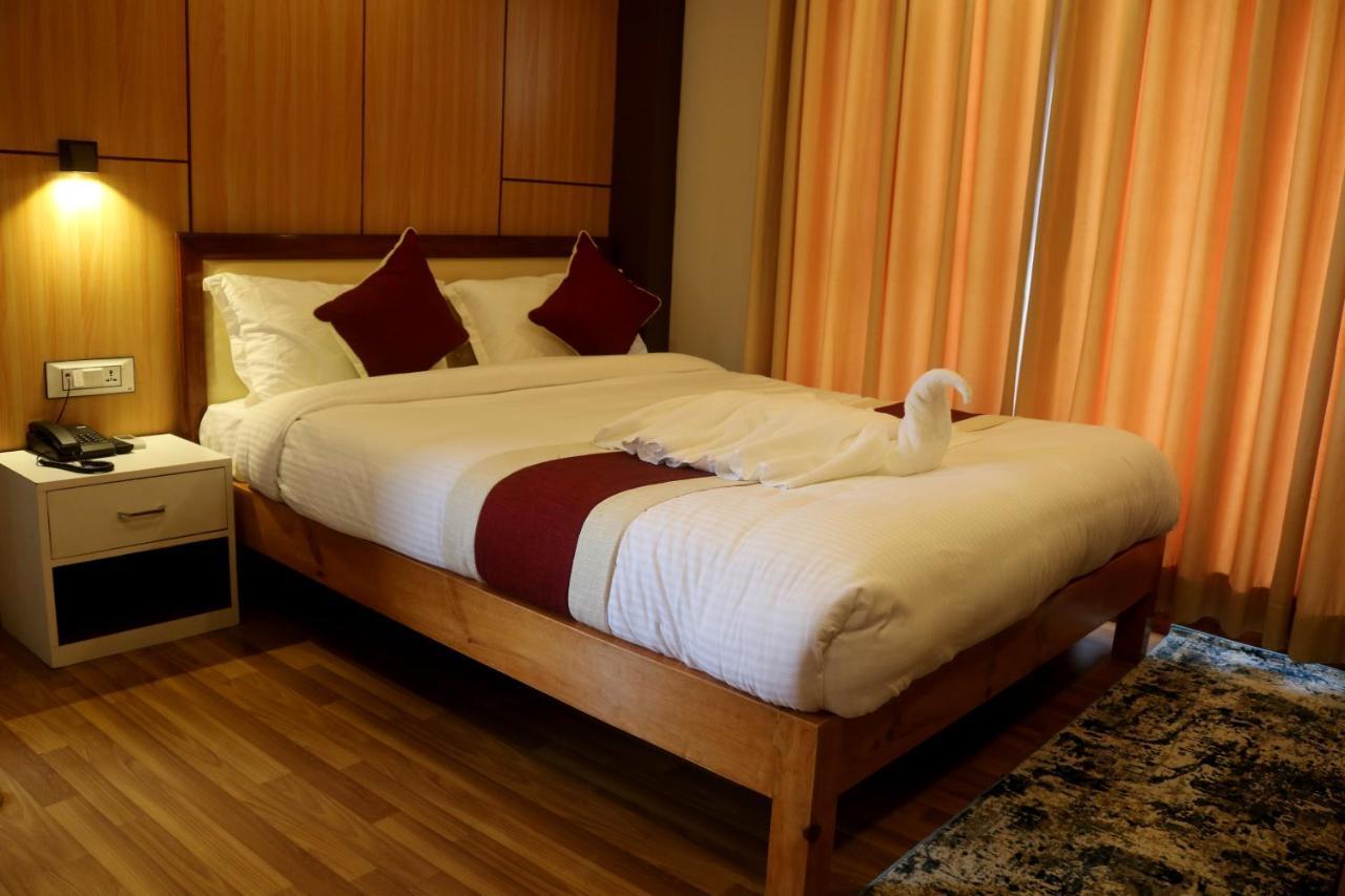 Hotel Family Ties Pvt. Ltd. カトマンズ エクステリア 写真