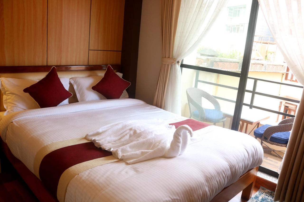 Hotel Family Ties Pvt. Ltd. カトマンズ エクステリア 写真