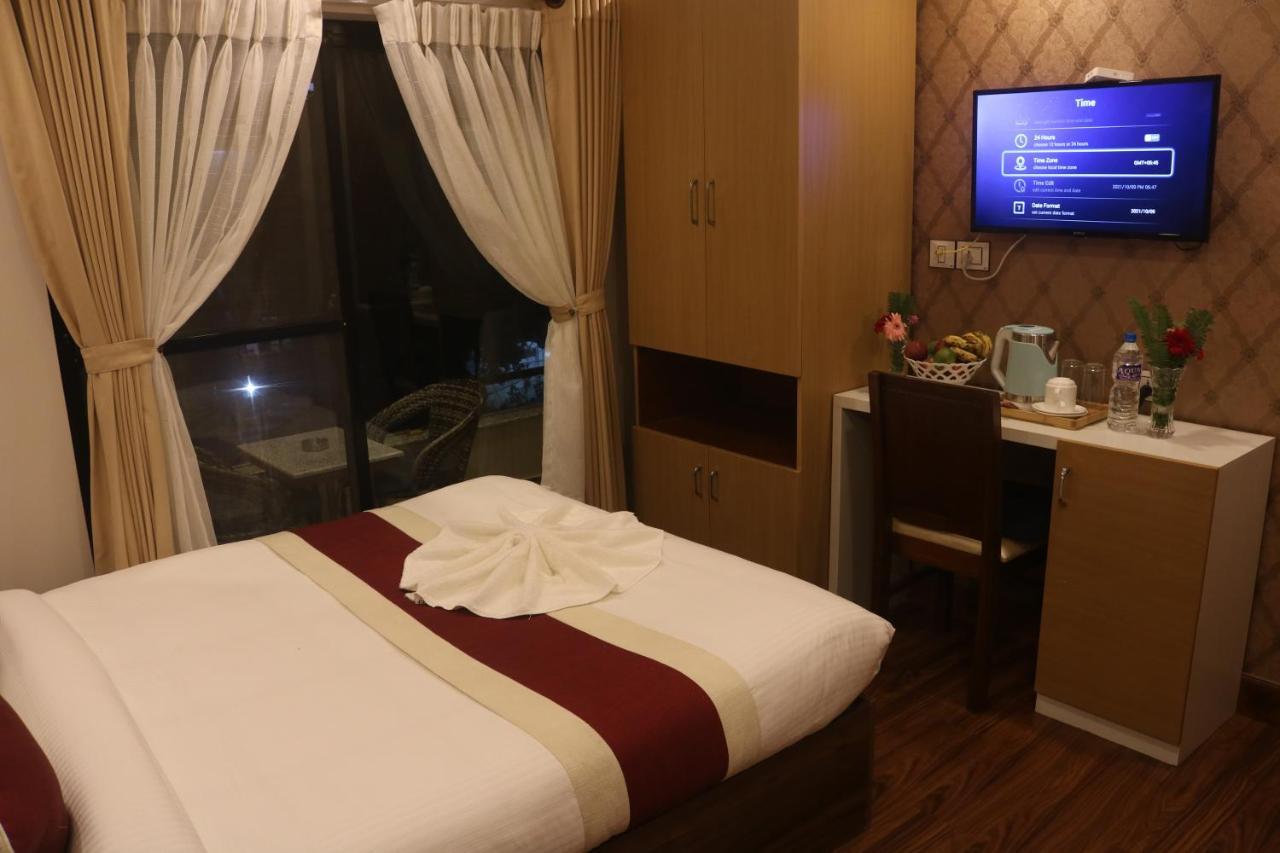 Hotel Family Ties Pvt. Ltd. カトマンズ エクステリア 写真