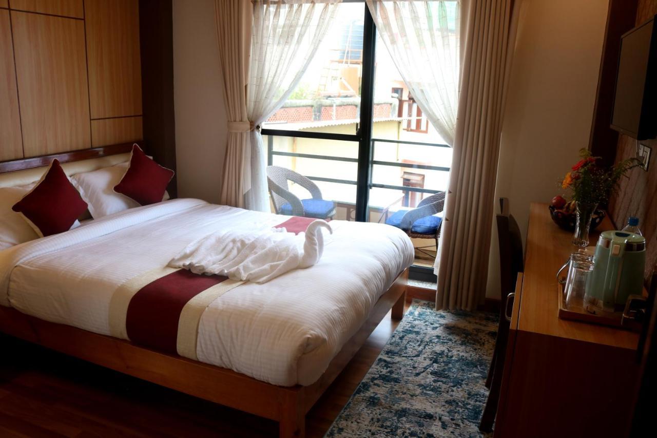 Hotel Family Ties Pvt. Ltd. カトマンズ エクステリア 写真