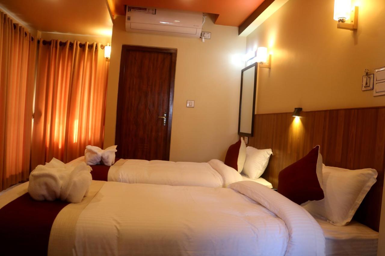 Hotel Family Ties Pvt. Ltd. カトマンズ エクステリア 写真