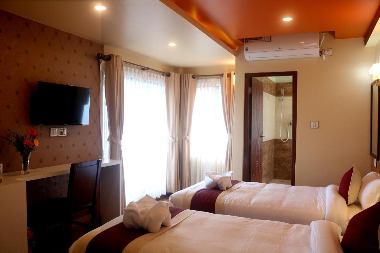 Hotel Family Ties Pvt. Ltd. カトマンズ エクステリア 写真