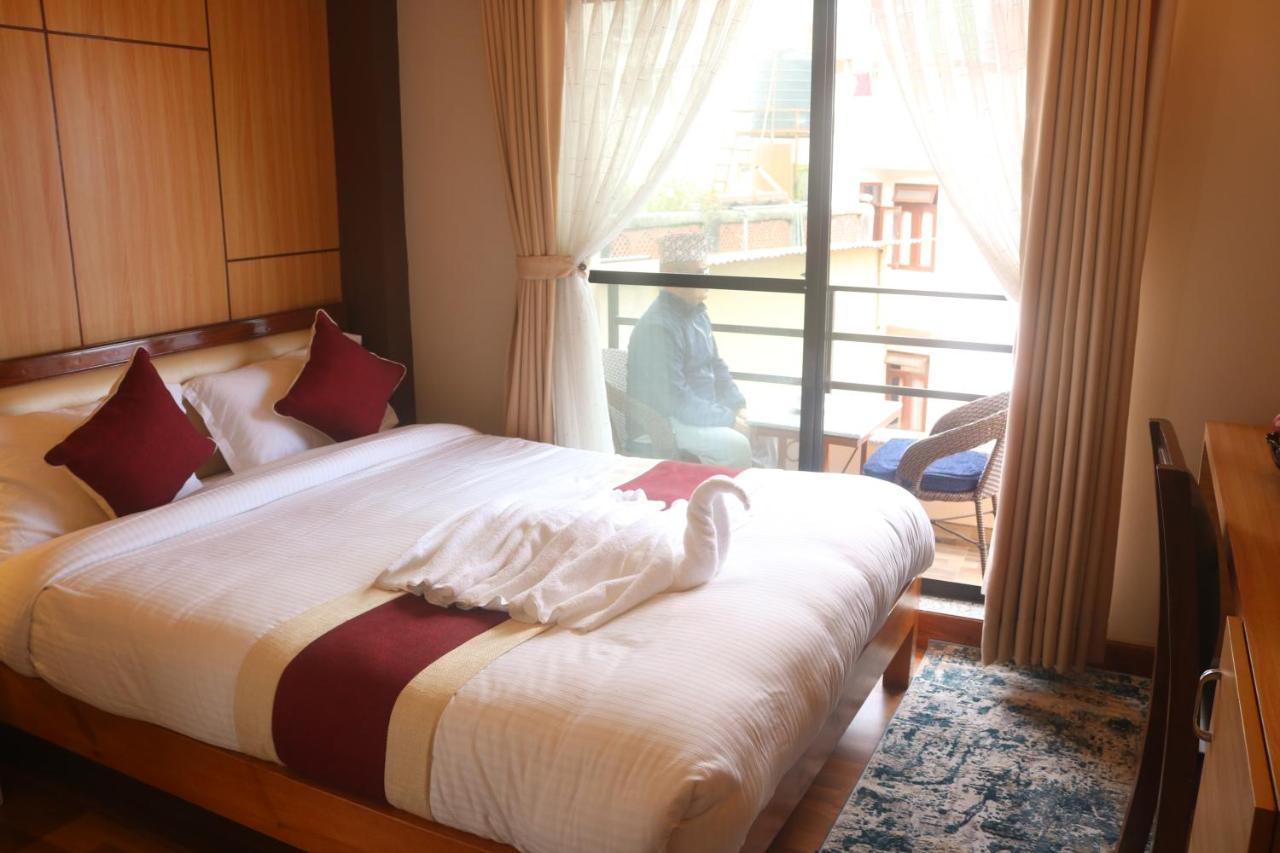 Hotel Family Ties Pvt. Ltd. カトマンズ エクステリア 写真