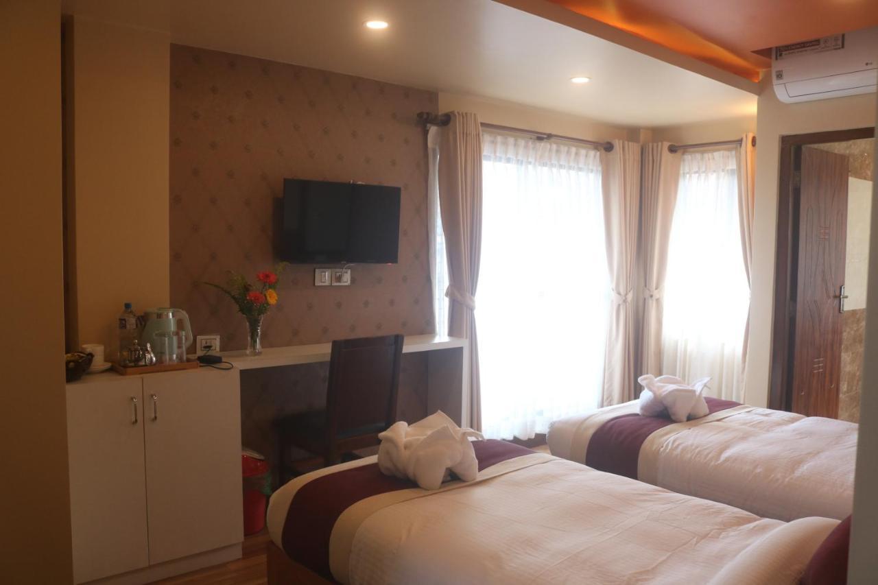 Hotel Family Ties Pvt. Ltd. カトマンズ エクステリア 写真
