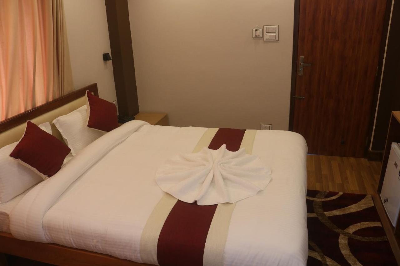 Hotel Family Ties Pvt. Ltd. カトマンズ エクステリア 写真
