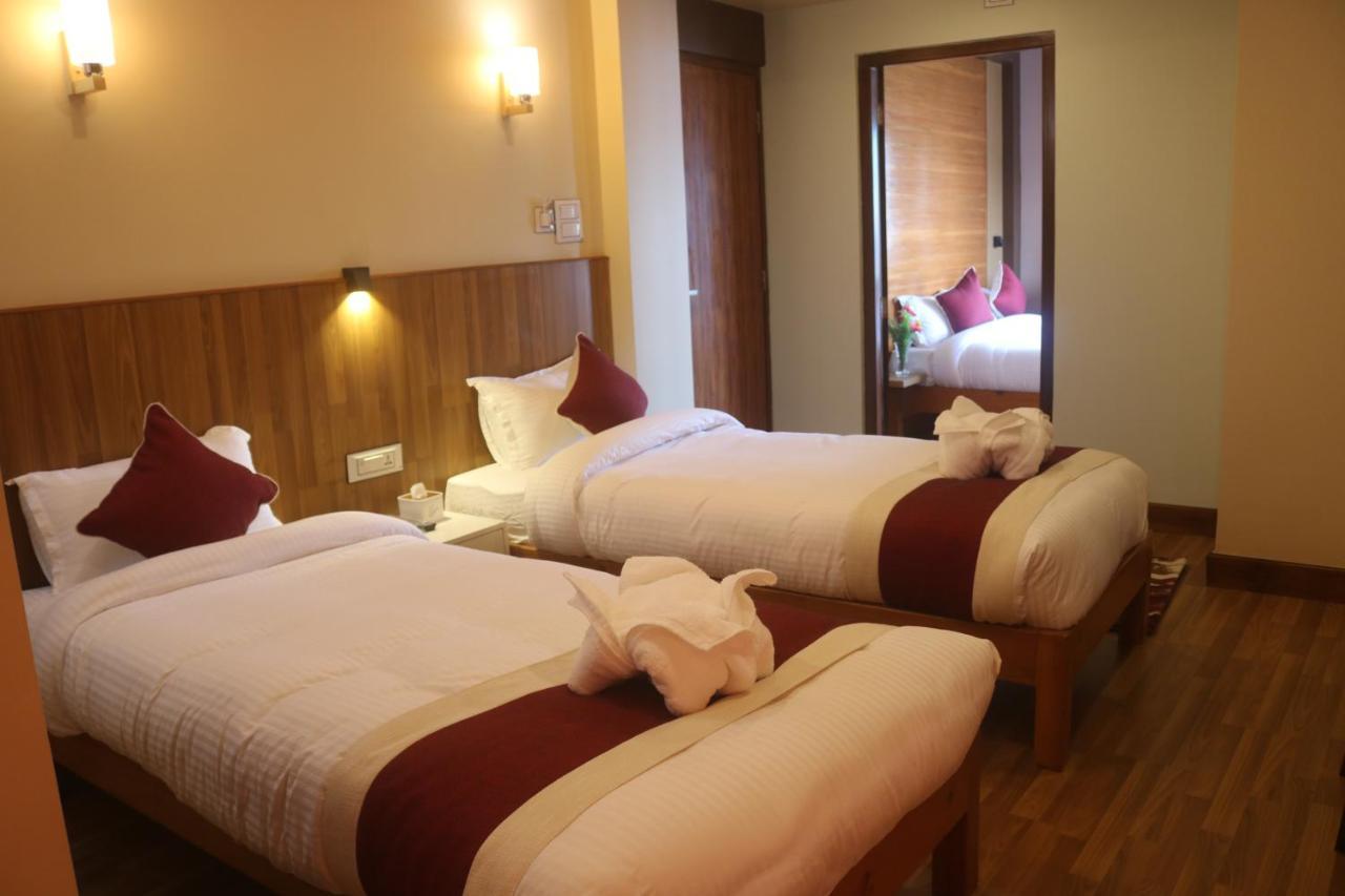 Hotel Family Ties Pvt. Ltd. カトマンズ エクステリア 写真
