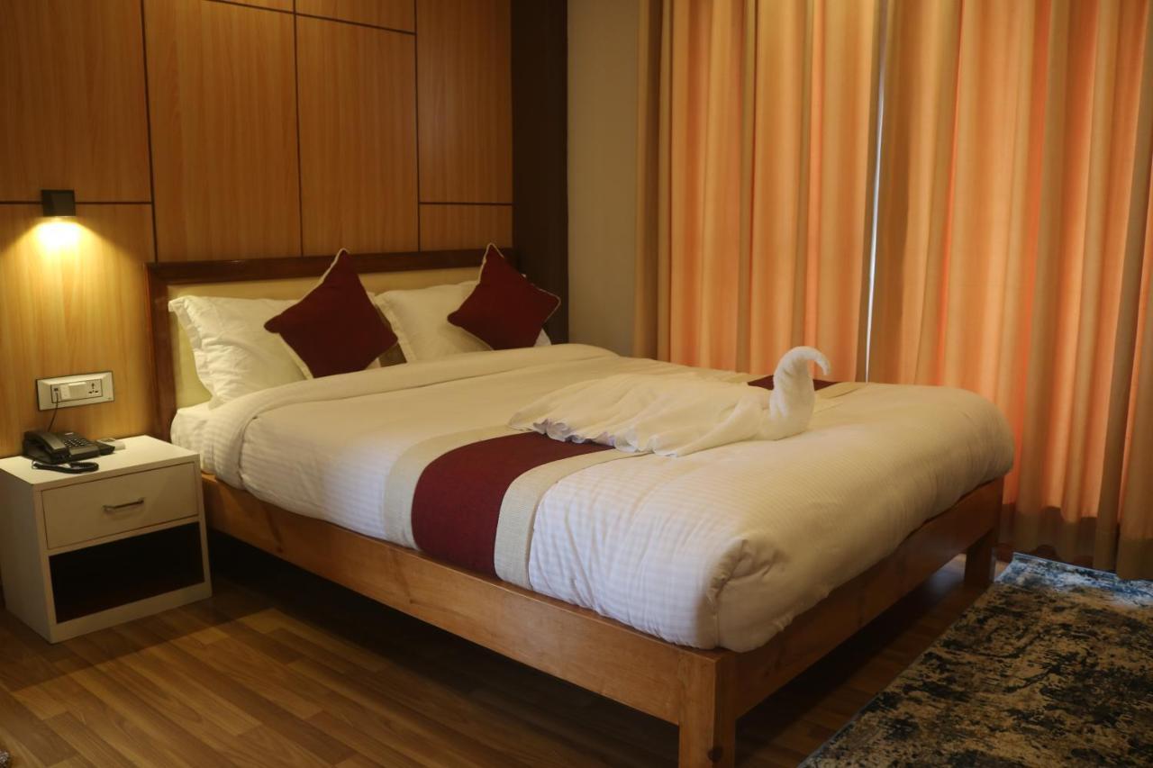 Hotel Family Ties Pvt. Ltd. カトマンズ エクステリア 写真