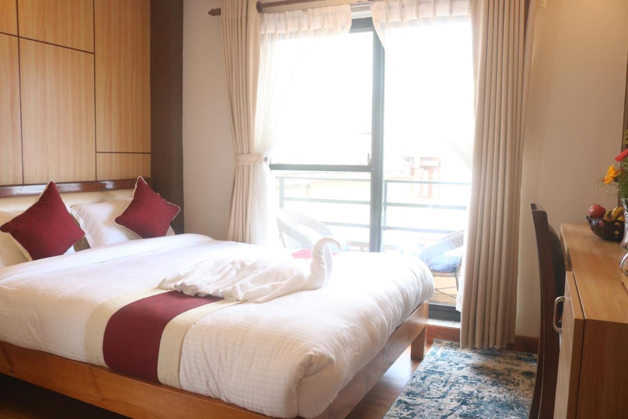 Hotel Family Ties Pvt. Ltd. カトマンズ エクステリア 写真