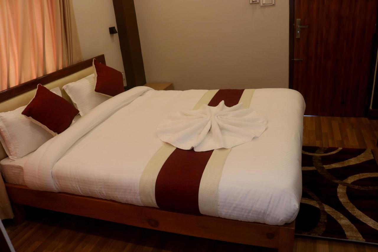 Hotel Family Ties Pvt. Ltd. カトマンズ エクステリア 写真