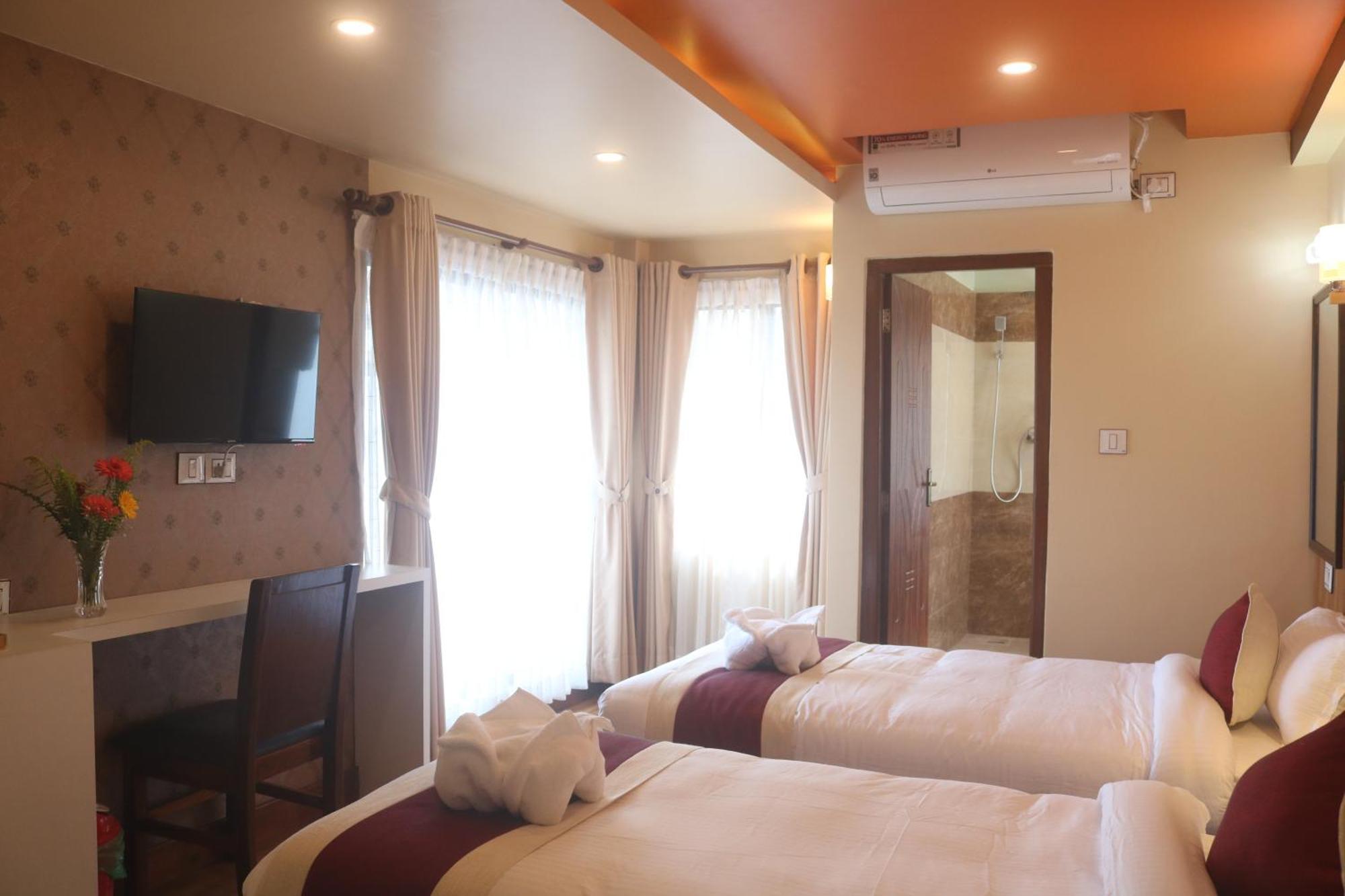 Hotel Family Ties Pvt. Ltd. カトマンズ エクステリア 写真