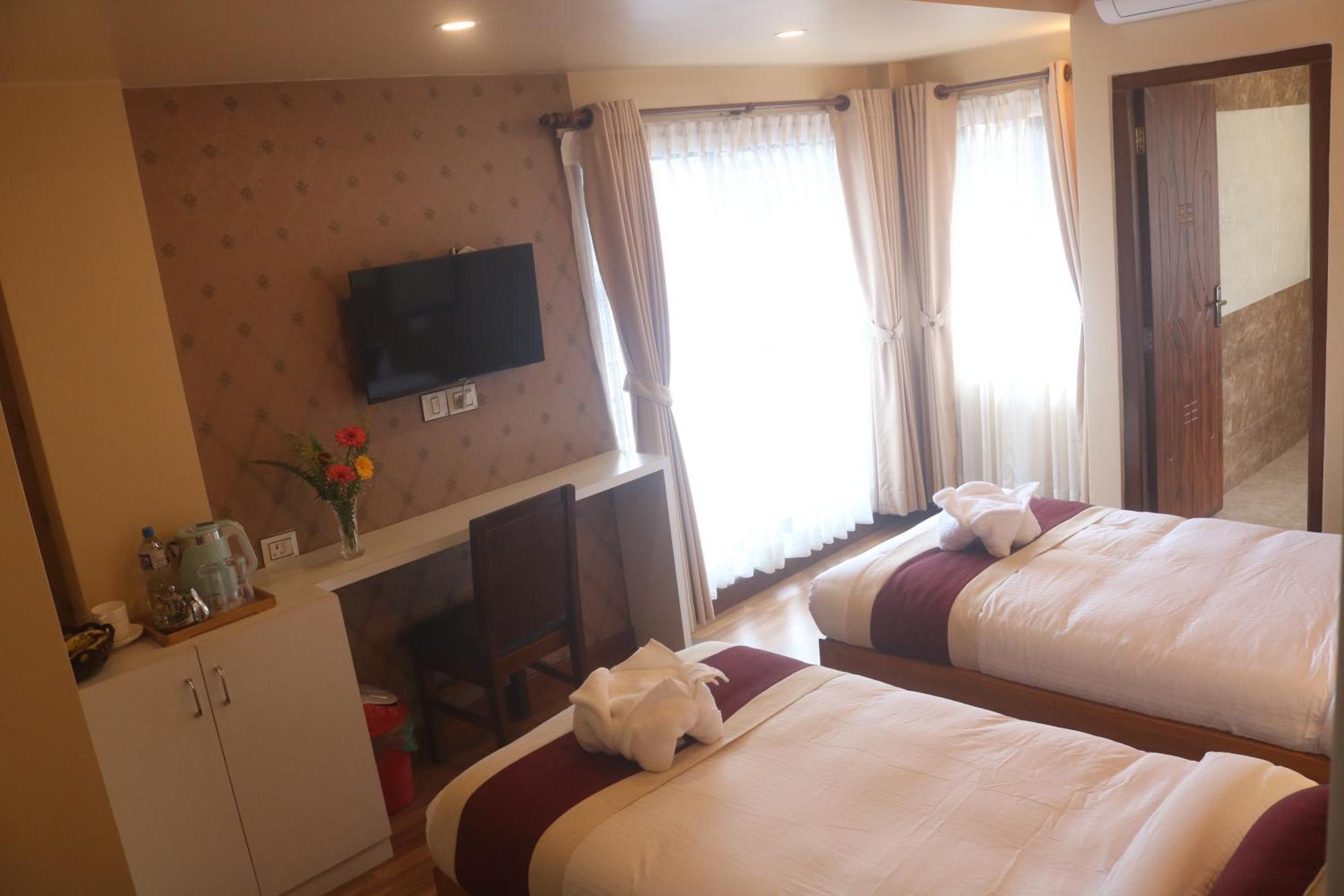 Hotel Family Ties Pvt. Ltd. カトマンズ エクステリア 写真